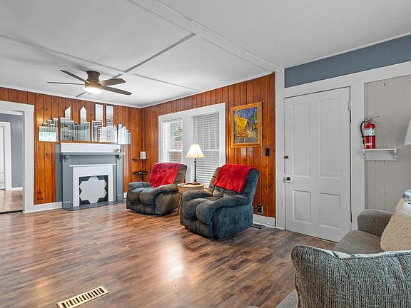 2nd image of 1511 18th St E