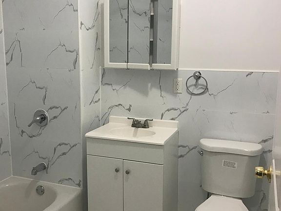 5th image of 2953 Barnes Ave APT 3