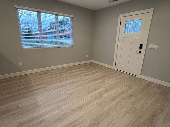 3rd image of 327 N Clarendon Ave #B