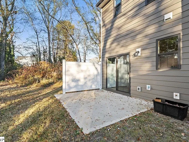 73 Connaught Ct — Photo 10