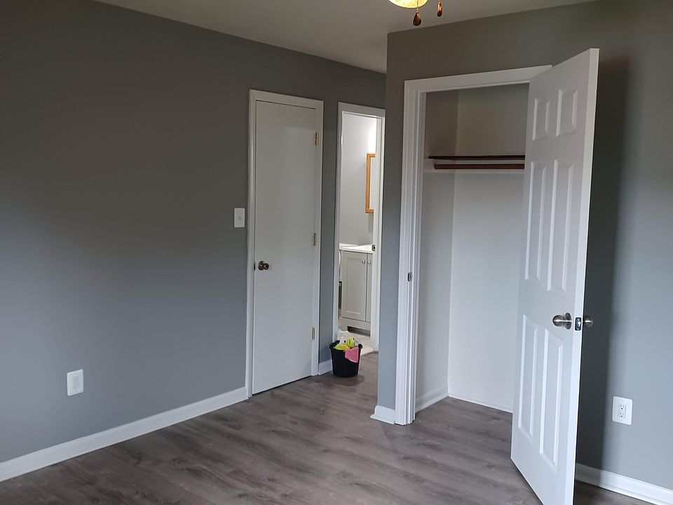 Living Room / Closet / Hall