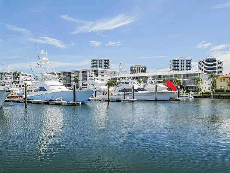 37 Yacht Club Dr #310 — Photo 19