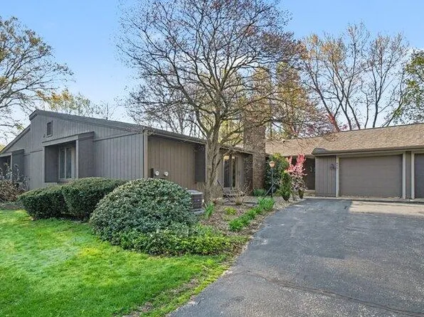 840 Brook Village Ct, Holland, MI 49423