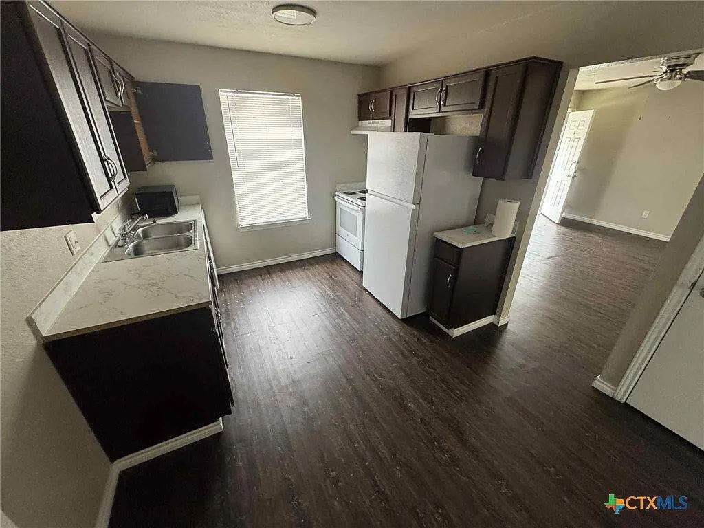 205 Erby Ave — Photo 4