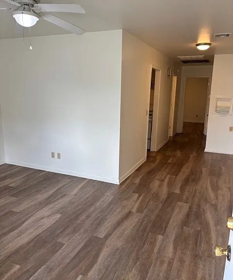 237 S Lewis St — Photo 2