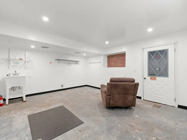 160 Stephens Avenue image 16 of 29