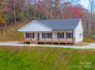 679 Firefly Rd, Whittier, NC 28789