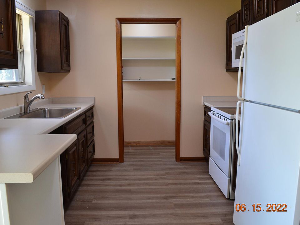 1st image of 11610 S Williamsburg Dr