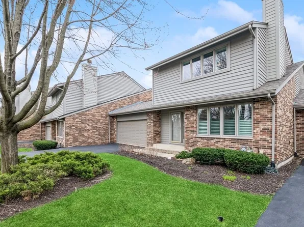 102 Commons Dr, Palos Park, IL 60464