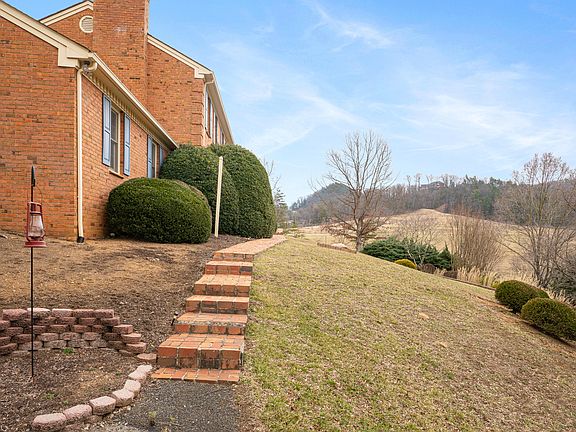 5th image of 5017 Meadow Creek Dr
