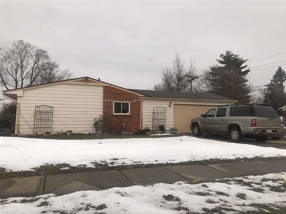 2nd image of 43116 Penny Dr
