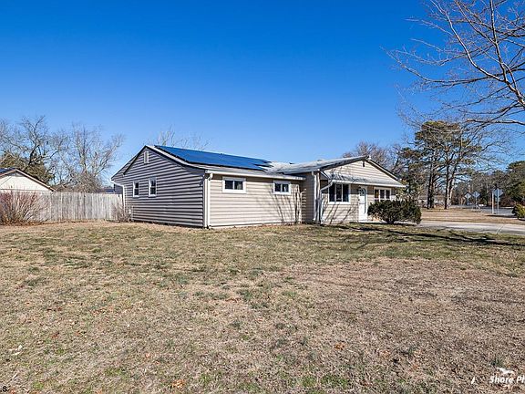 2nd image of 1525 Pinehurst Dr