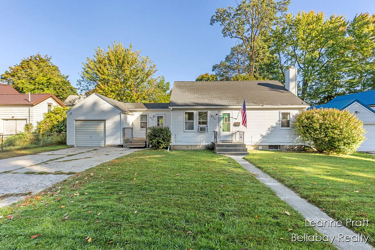 611 E Walnut St photo 1