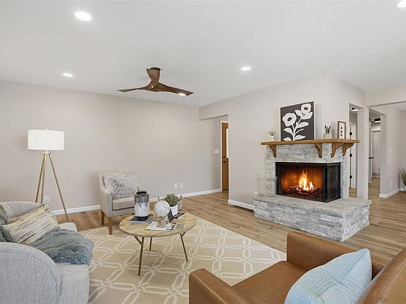 5th image of 1009 E 2nd St