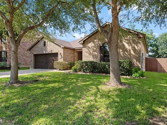 2nd image of 320 Island Oak Dr