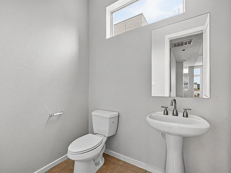 2352 Sperber Ln — Photo 22