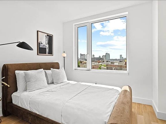 5th image of 161 Meserole Ave #6A