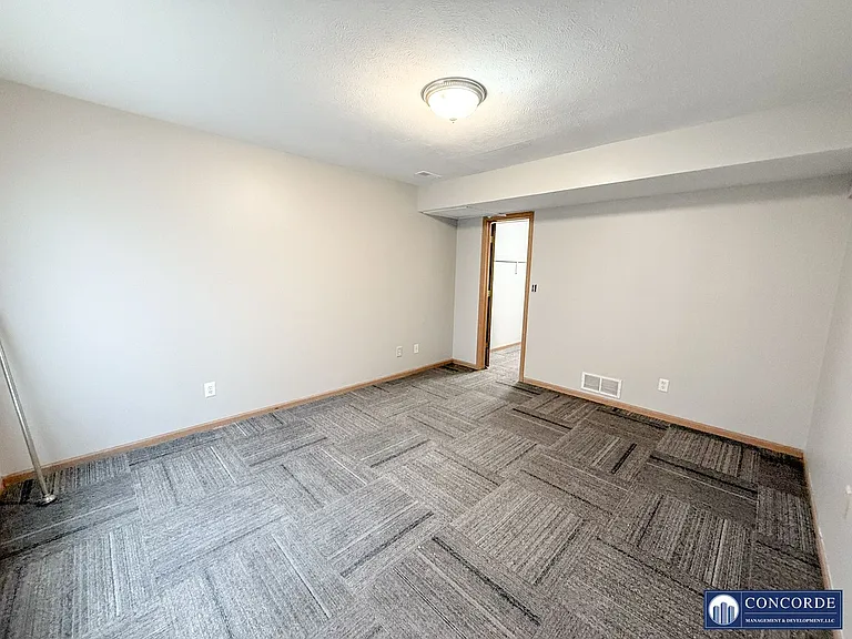 1911 W Lake St — Photo 10