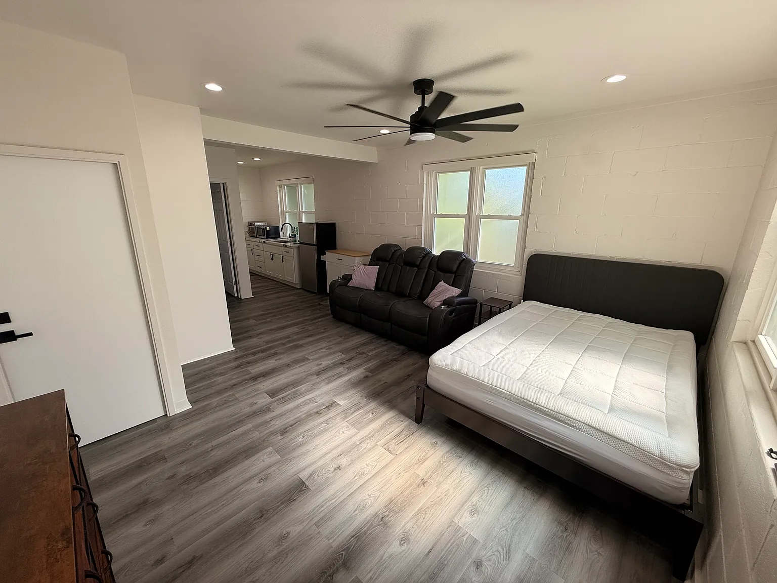 Studio, 400 sqft, $1,500 — Photo 2
