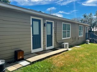 1520 D St UNIT 7, Floresville, TX 78114