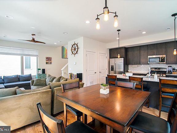3rd image of 2128 Kensington Walk