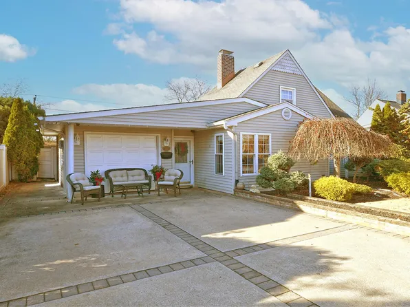 50 Jester Lane, Levittown, NY 11756