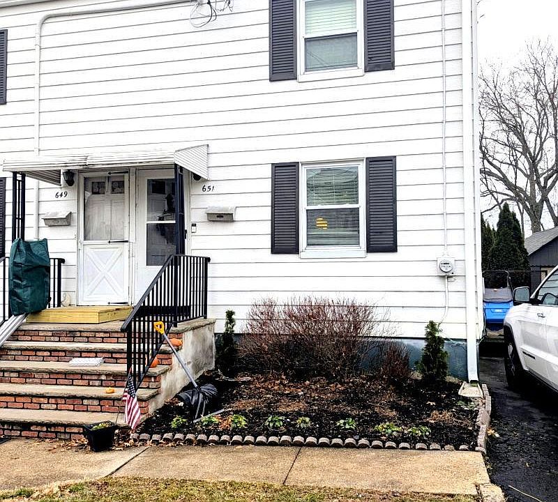 1st image of 651 Crescent Dr