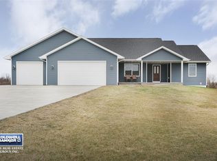 W8966 R & D Rd, Hortonville, WI 54944