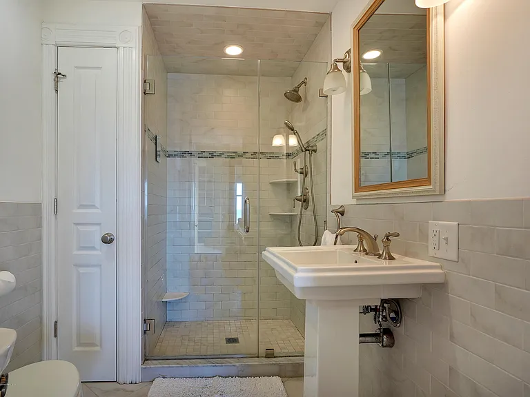 19 Ocean Ave — Photo 31
