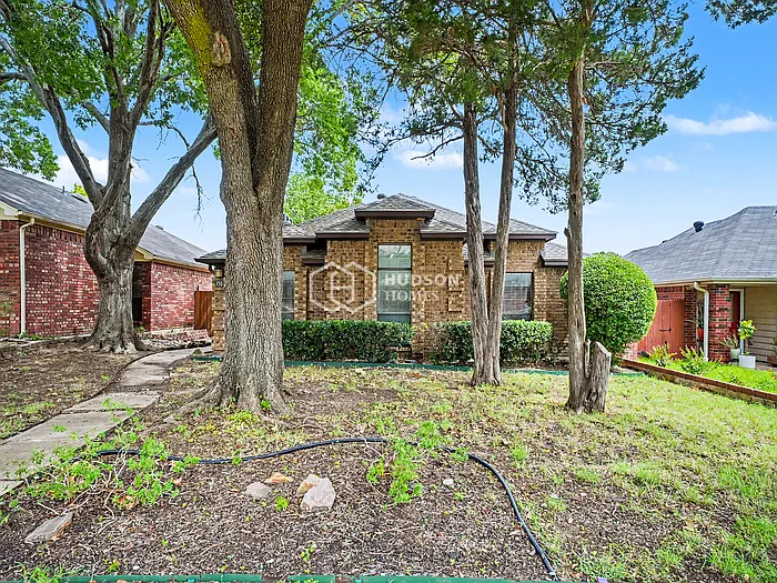 330 Bryant Ln — Photo 4