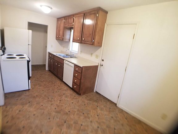 5th image of 1003 E Pearl St