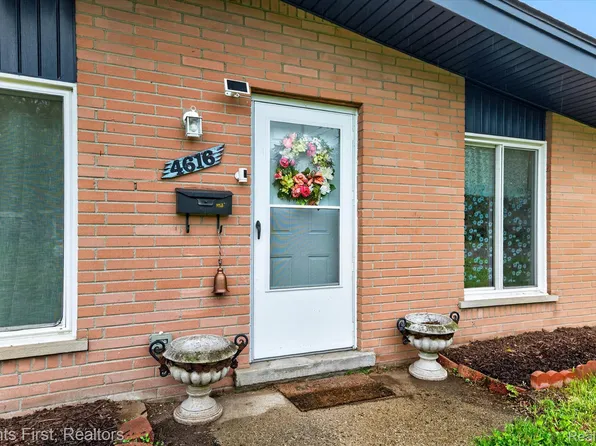 4616 Hayes St, Wayne, MI 48184