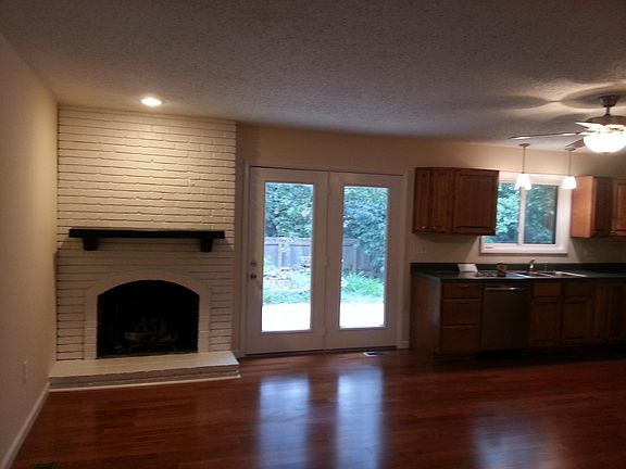 5th image of 2133 Silverwood Ln