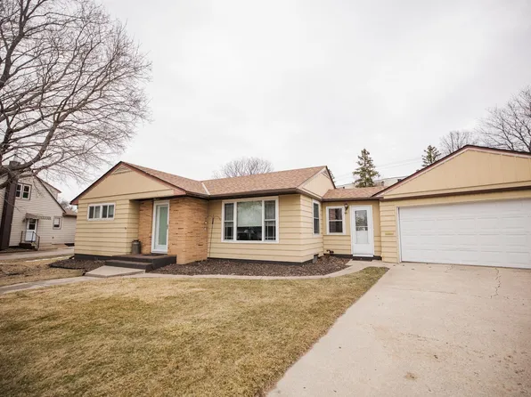 109 Ridge Rd, Morris, MN 56267