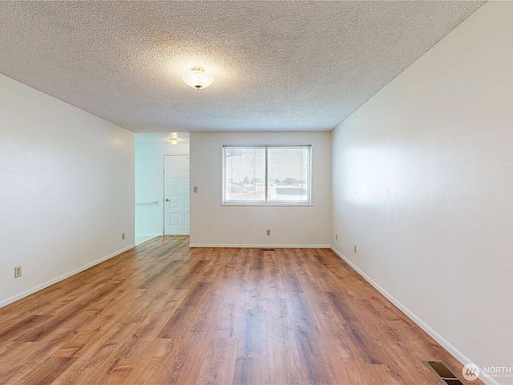 4th image of 1554 E Alder Street