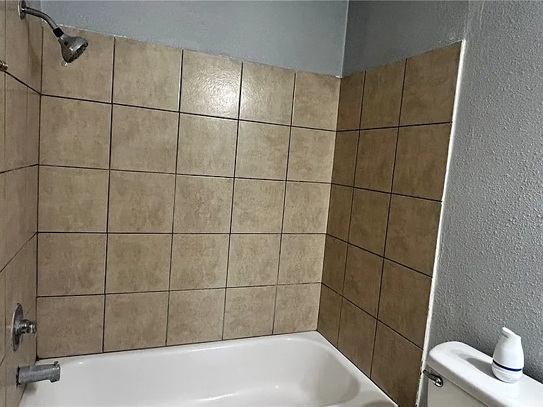 1004 Austin St #9 — Photo 17