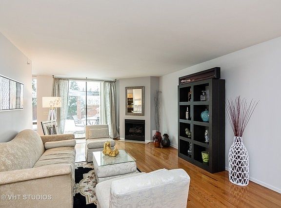 3rd image of 1633 2nd St APT 109