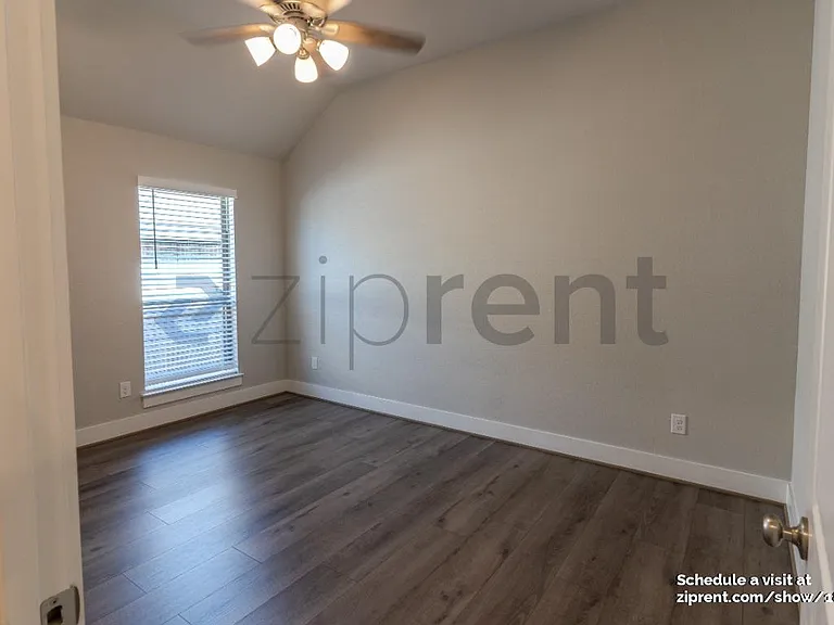 256 Eagle Ford Dr — Photo 12