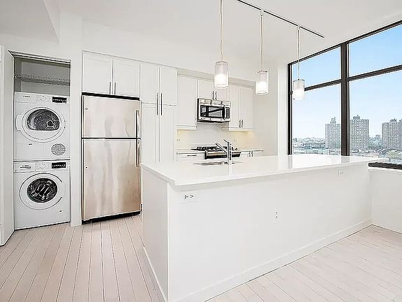 3rd image of 424 Bedford Ave APT 17A