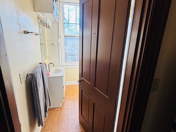 5th image of 2899 Marshall Ave #1