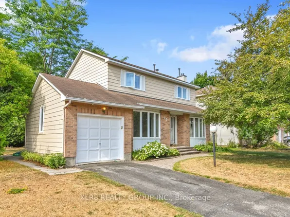 12 John Sidney Cres, Ottawa, ON K2S 1J7