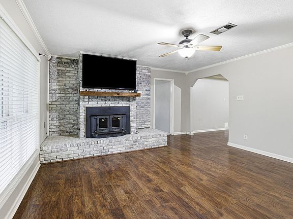 3rd image of 922 Beau Ave