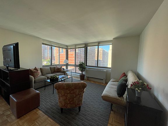 5th image of 1500 Lexington Ave APT 15A