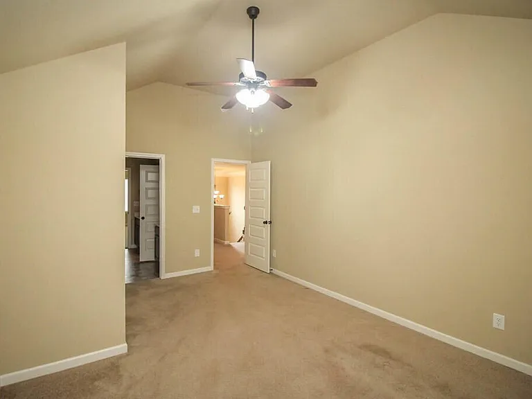 2733 Huntcliffe Dr — Photo 25