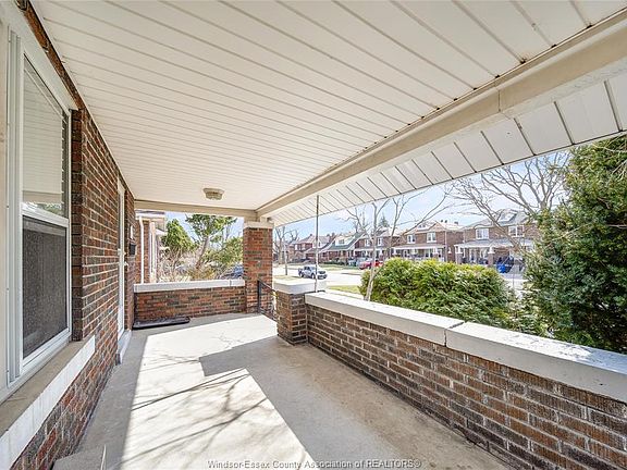 3rd image of 358 Partington Ave