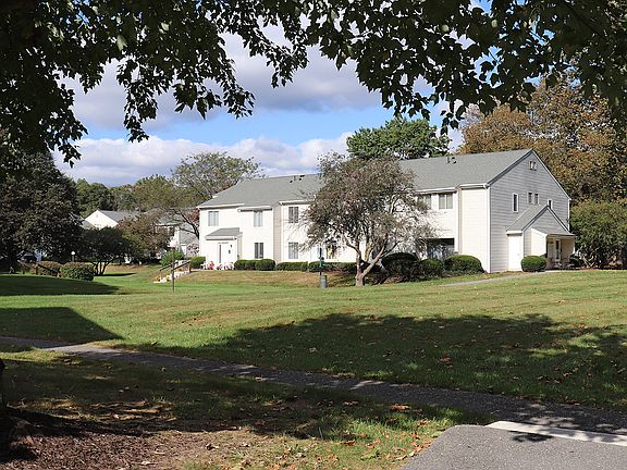 Spacious grounds, perfect for walking