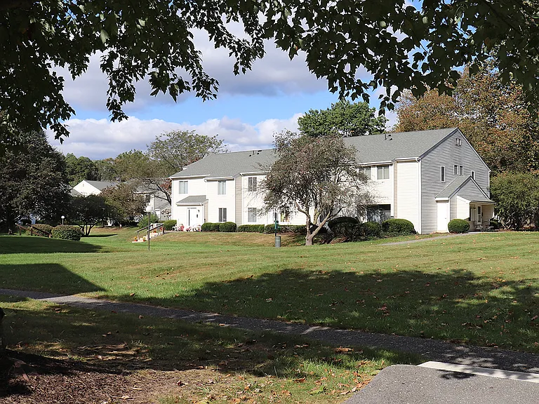 Spacious grounds, perfect for walking