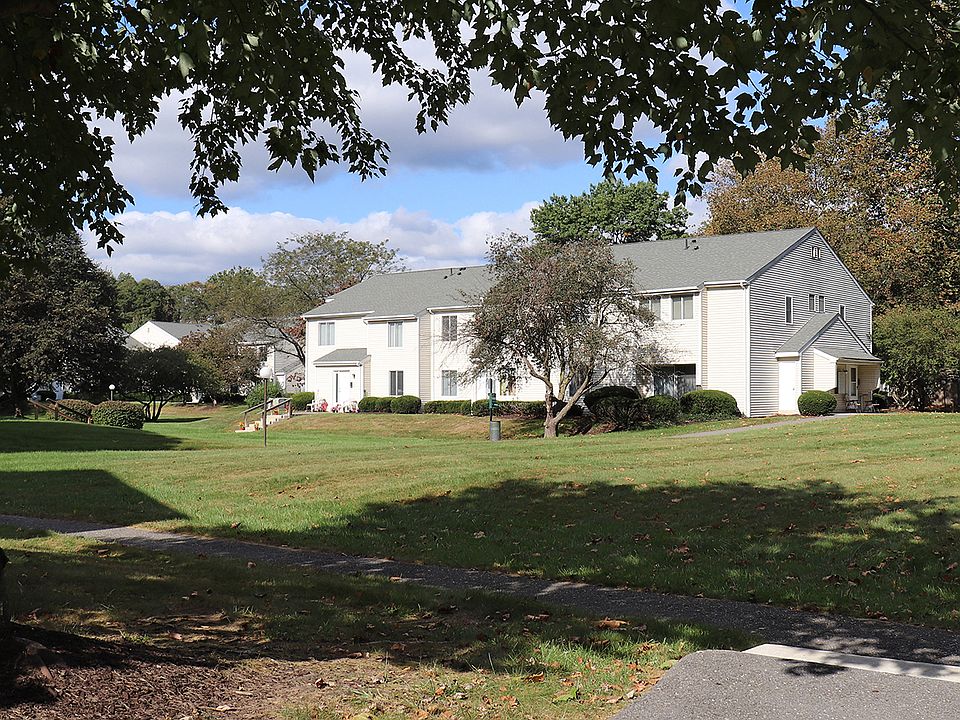Spacious grounds, perfect for walking