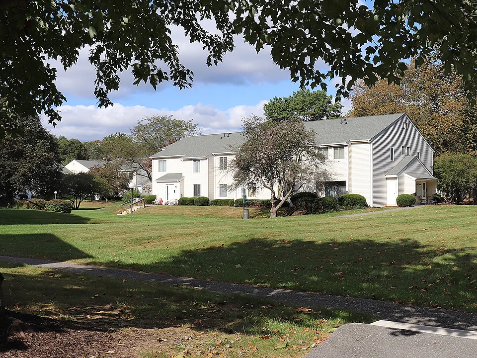 Spacious grounds, perfect for walking