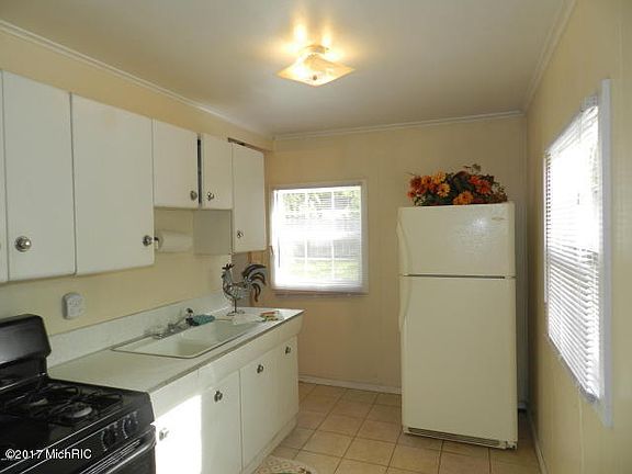 3rd image of 1108 Charlotte Ave